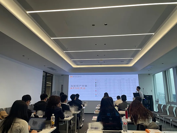 当美联储挥舞加息大棒时，比特币为何走出独立行情？