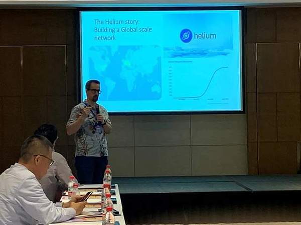 市场筑底信号显现，圆弧顶形态下的投资策略